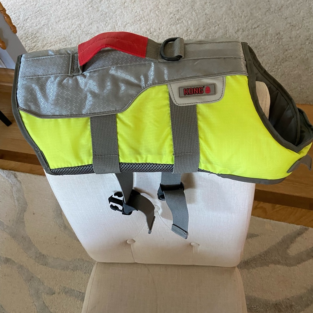 ****SOLD***Kong brand never used dog life jacket